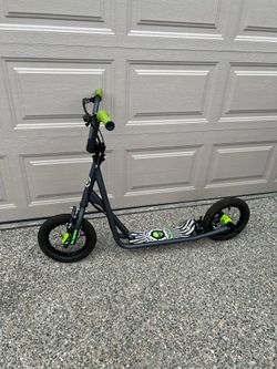 Mongoose Expo Air Tire Scooter, 12" Wheels, BMX-Style Pegs, Dual Hand Brakes, Kids Ages 6+