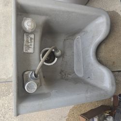 Beautician Wash Bowl w/ Mounting Bracket