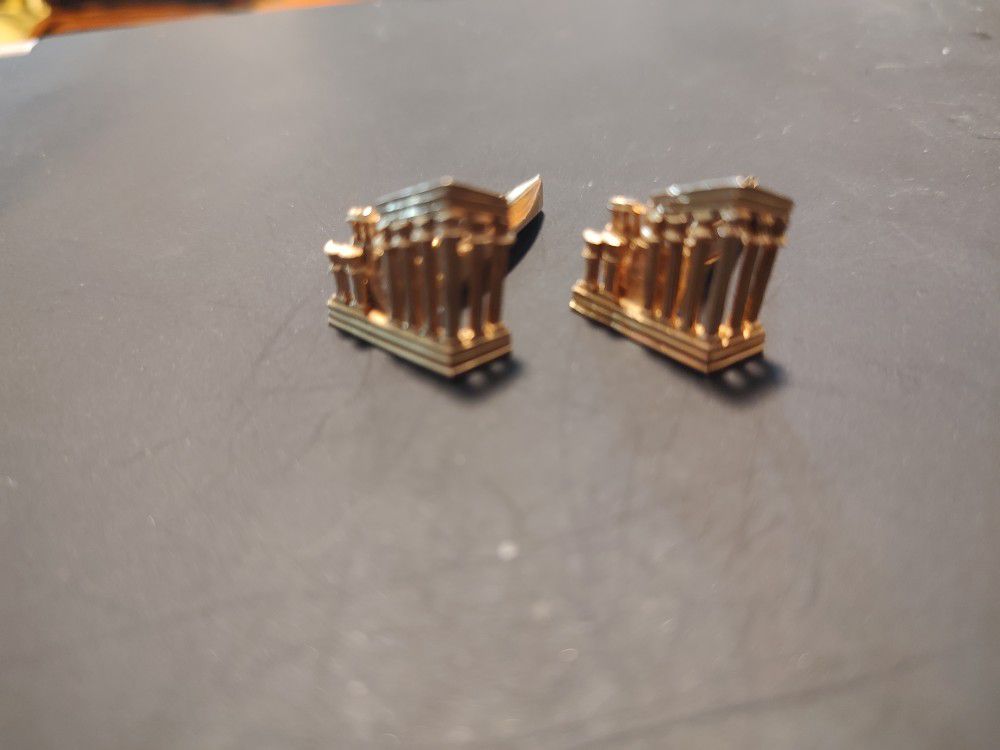 18k Solid Gold Cuff Links!