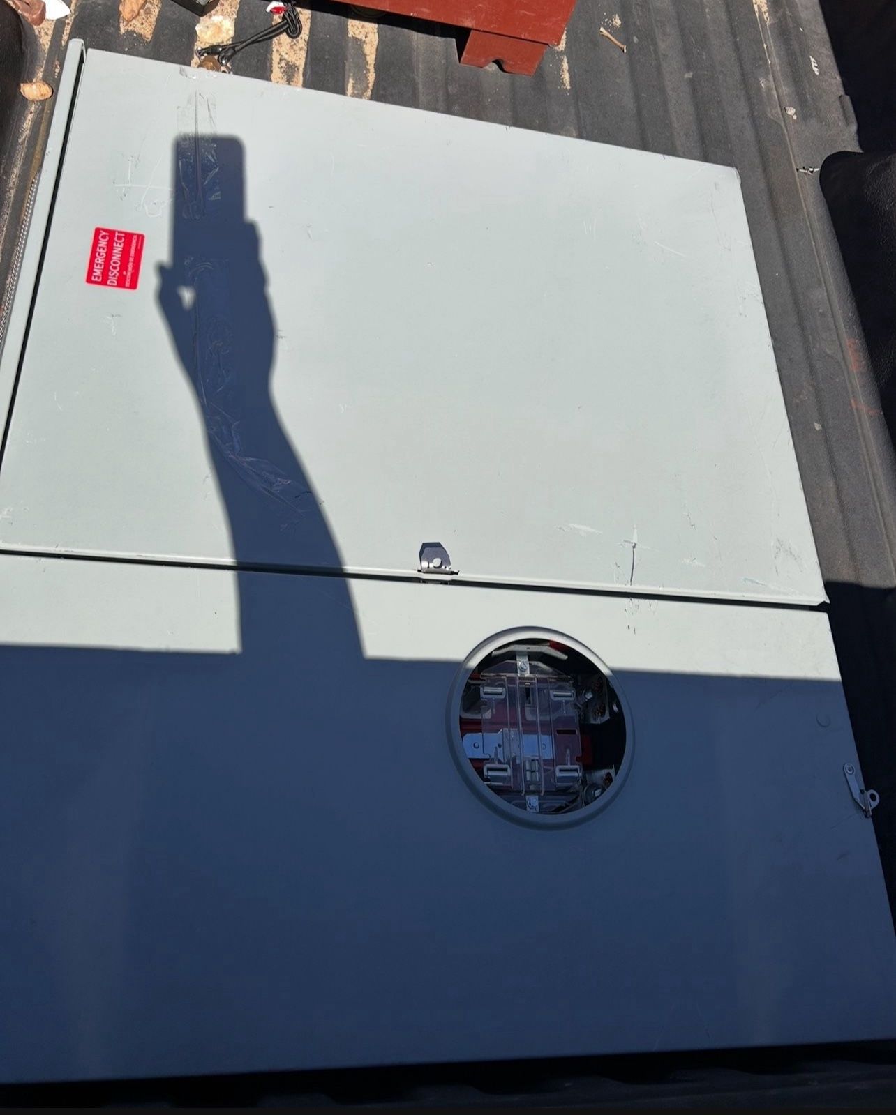 Leviton 300Amp Outdoor Meter Main Combo, 12-Spaces, Ringless with Lever Bypass, Removable 5th Jaw Installed