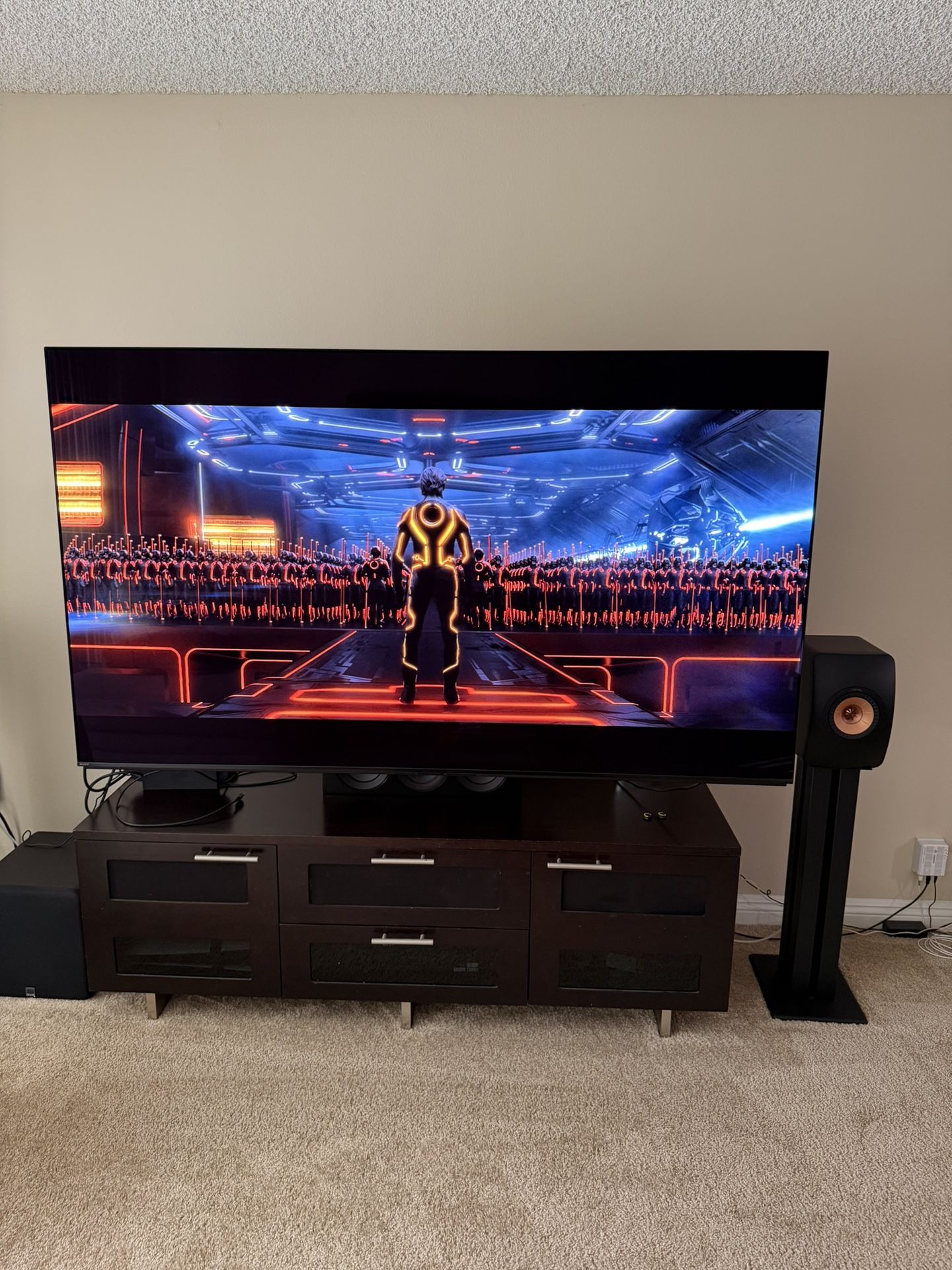 Sony A95L 77in QD Oled Like New