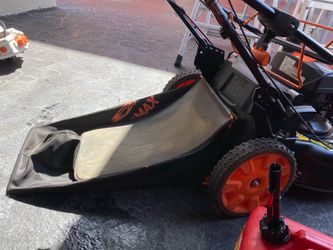 YARDMAX 22-inch self-propelled lawn mower
