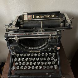 Underwood Type Writer 1920s est