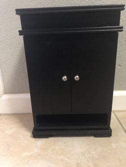 Jewelry organizer rotating display $20