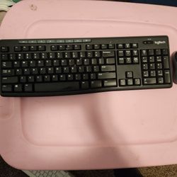 Logitech Wirelss Keyboard With Mouse 