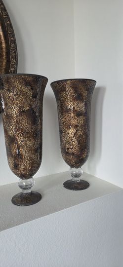 2 Vases