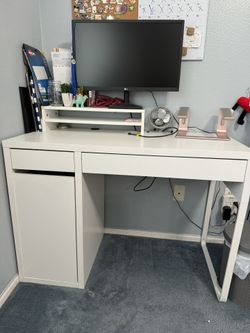 Desk & Monitor