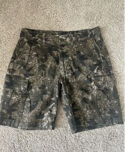Men’s large camo shorts