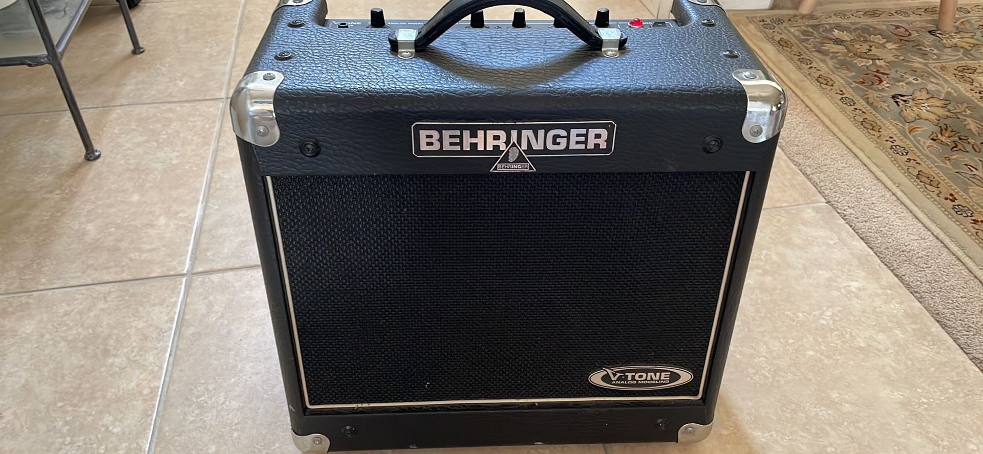 Behringer V-Tone GM110 True Analog Modeling 30-Watt Guitar Amp w/ Speaker Simulations and Direct Out