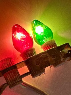 Vintage Department 56 C7 Flame-Shaped and Crackled-Texture Green & Red Incandescent “Village Replacement Bulbs” Pack of 4