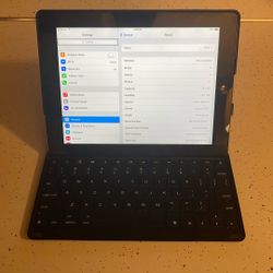 Apple iPad 3rd Generation 32gb WiFi with Zagg Case/keyboard