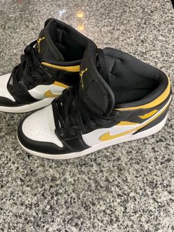 . Air Jordan 1 Mid Black/University Gold – Size 5.5