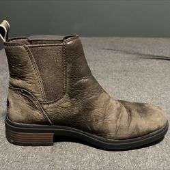 Women’s UGG Chelsea boots Size 8.5