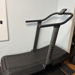 Assault Airrunner Curved Treadmill