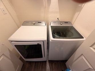White Samsung Washer and dryer set
