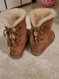 Women's ugg size 7