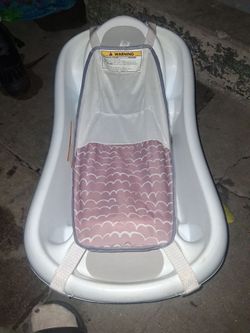 Baby tub infant tub.\nTell me, tub, all sweet, so all the seat right here.All hey is hot and got it paper on east