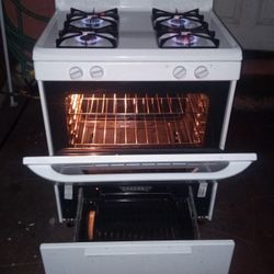 Stove./ Estufa Frigidaire ( Free Delivery 🚚