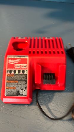 Cargador Milwaukee