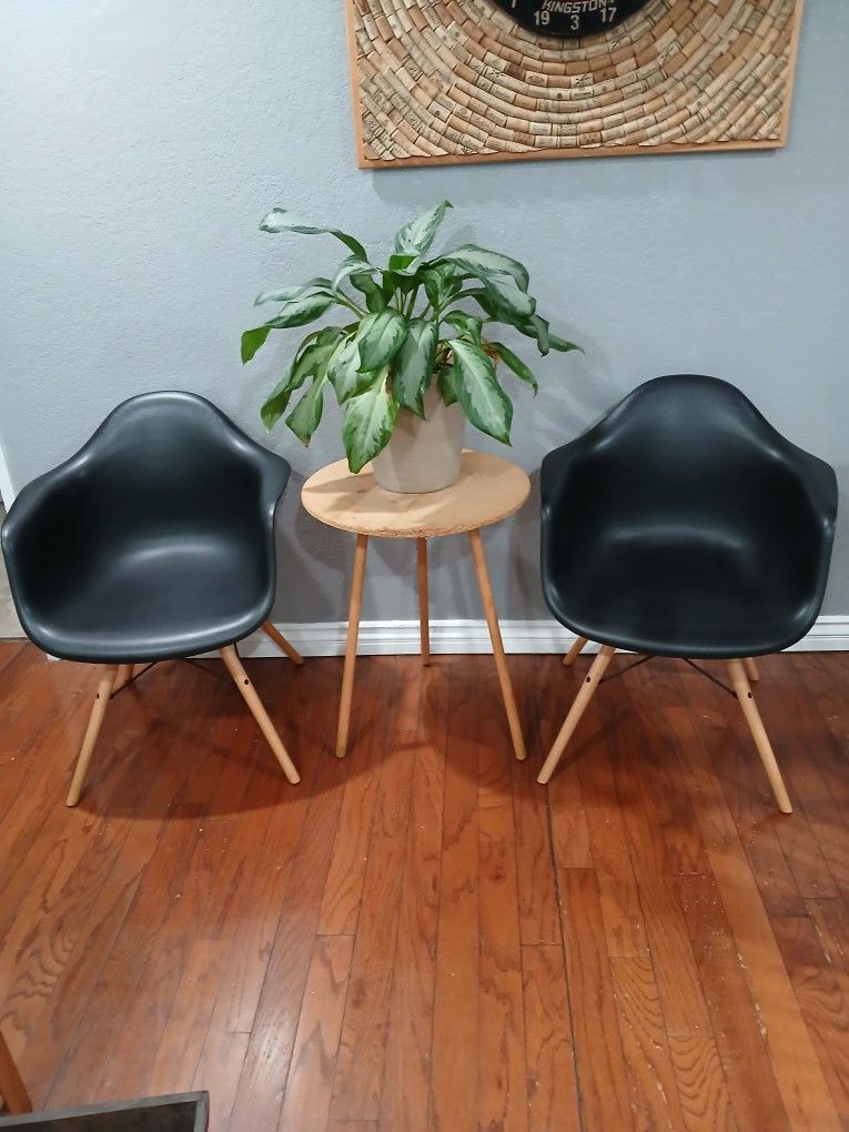 Large Chairs With Wooden Legs. Good Quality Chairs