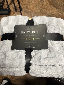 BNWT Faux Fur Throw / Blanket 50” x70”