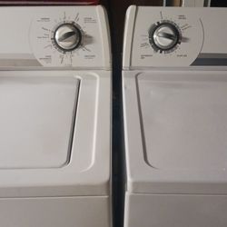 White Whirlpool Washer and Electric Dryer Set. 