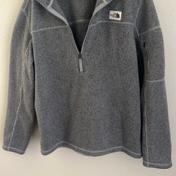 The North Face Pull Over