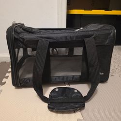Sherpa cat or dog carrier