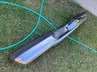 Back bumper off 99 Chevy pickup