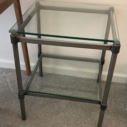 FREE/End Table/FREE