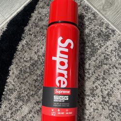 Supreme SIGG Vacuum Insulated 0.75L Bottle