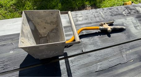Stucco Hopper Gun.   (Air)