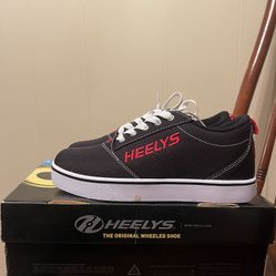 Unisexual Size 7 Heelys 