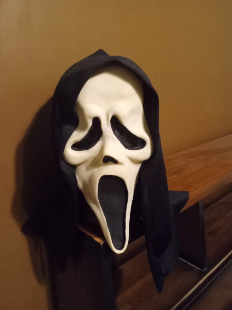 Aged Scream Mask , Latex Bone White Ghostface Masks Black Shroud