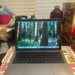 Apple MacBook Pro A1706-13.3”Retina-2.3ghzI5,256gb,8gb,Webcam,Wireless-2018