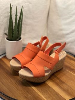 CLARKS High Heels Color Coral, Size 8.5