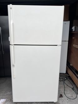 33” Top & Bottom Refrigerator DELIVERY AVAILABLE 🚚