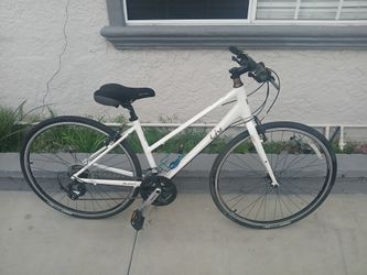 Men's 700c Giant Liv Aright 3 Hybrid Bike 