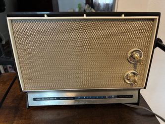 1968 Sears Silvertone AM Table Radio Instant Sound Solis State