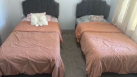2 twin beds