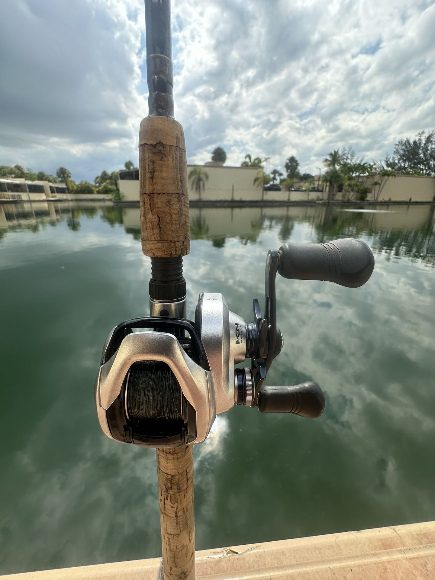 Like New Shimano Tranx 200 Right Handed Reel On A Preowned Shimano 6’6” 10-20lb Casting Rod🔥