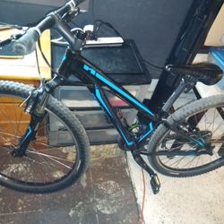 Specialized Hard Rock 27.5 Mountain Bike