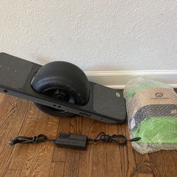 Onewheel Pint & Charger