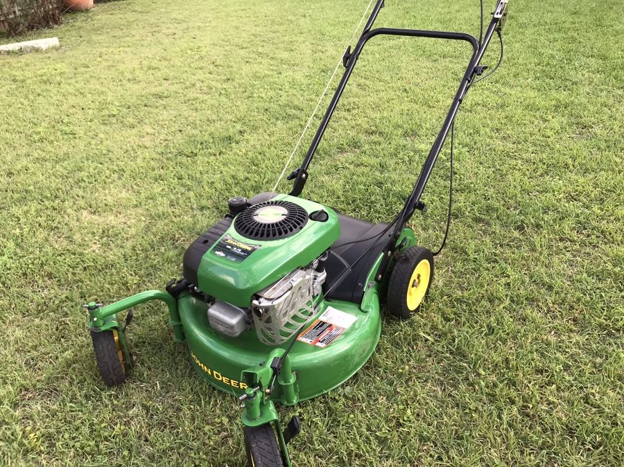 John Deere JS40 Walk Behind Mower/Mulcher with Swivel Front Caster