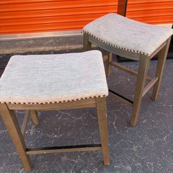 2 Bar Stools