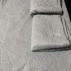 Light Blue Bedspread  King Set With 2 Shams  Used But In Good Condition