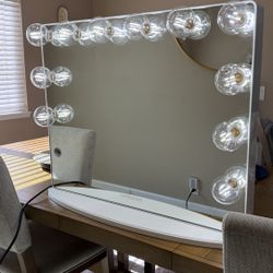 Impressions Vanity Hollywood Glow Pro Mirror 