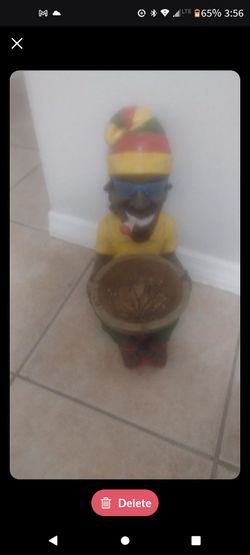 Awesome Rasta statue