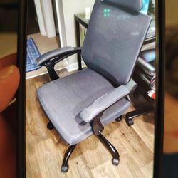 Beautiful Gray Office Chair With Headrest And Footrest 