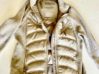 Preowned Michael Kors Girl’s Youth Medium Jacket Silver / Gray 90% Down Zippered 